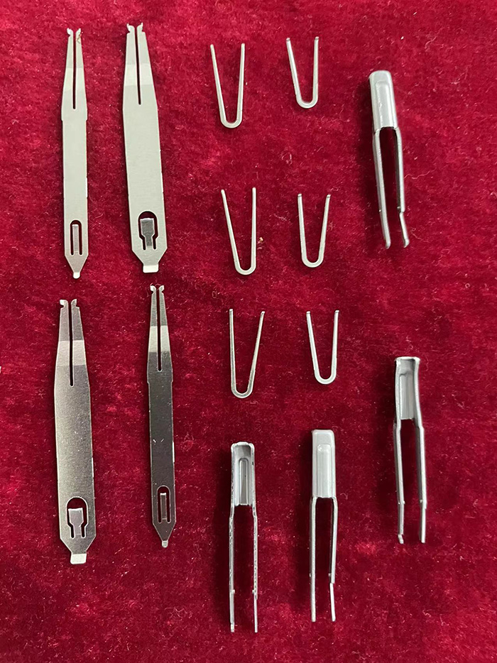 施夾鉗復(fù)位勾、連接片、鉗口